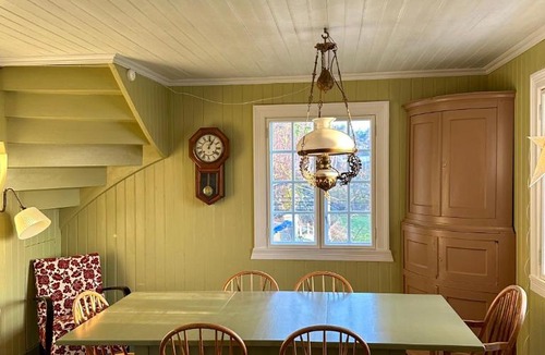 Kristiansund House | Unikt gårdshus med stor hage – nær Kristiansund
