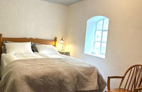 Kristiansund House | Unikt gårdshus med stor hage – nær Kristiansund