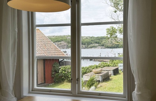 Hamburgsund Ski Chalet | Unique beach villa with own jetty in Hamburgsund | SE09068