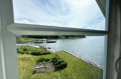 Hamburgsund Ski Chalet | Unique beach villa with own jetty in Hamburgsund | SE09068