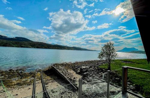 Meloy House | Unique boathouse with a spectacular view