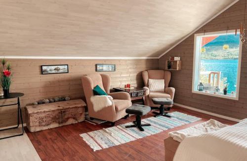 Meloy House | Unique boathouse with a spectacular view