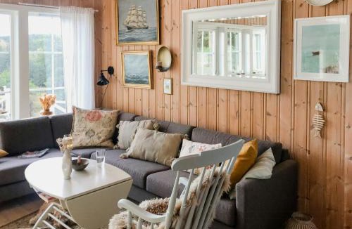 Fredrikstad House | Unique Cabin By The Water On Kråkerøy