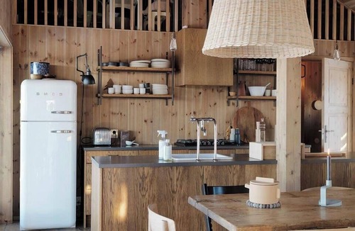yer House | Unique cabin with great natural materials