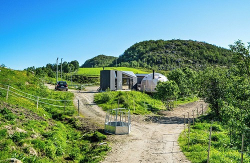 Tromso House | Unique glamping and tiny home with skylight