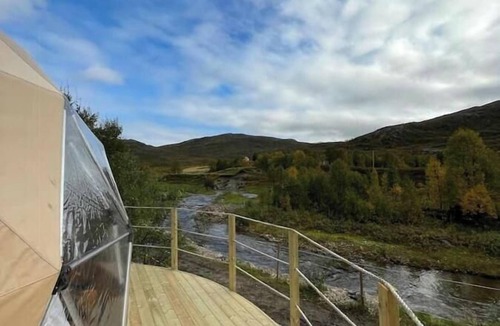 Tromso House | Unique glamping and tiny home with skylight
