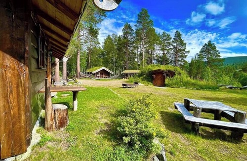 Hol House | Unique hobbit cabin by Hallingskarvet