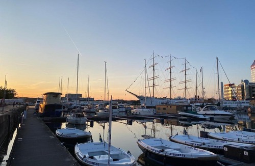 Centrum Boat Rental | Unique houseboat with large rooftop terrace in central Gothenburg