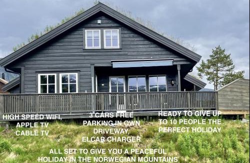 Odda House | Unique lovely holidayhome, BBQ, quiet nature close to Trolltunga