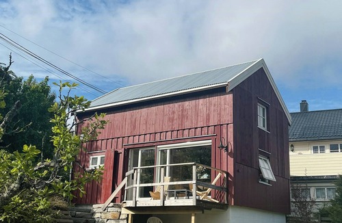 Valsoyfjord House | Unique modern harbour home in Valsøyfjord