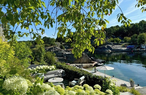 Skottevik House | Unique Sørlandet cottage with dock near