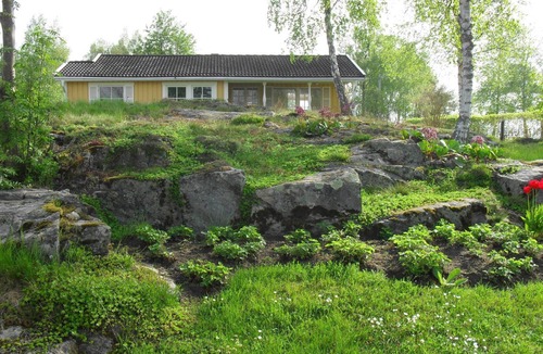 Torso House | Vacation home directly on Lake Vänern