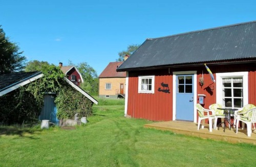 Tidaholm House | Vacation home Fröjered Gårdshuset (VGT107) in Tidaholm - 4 persons, 1 bedrooms