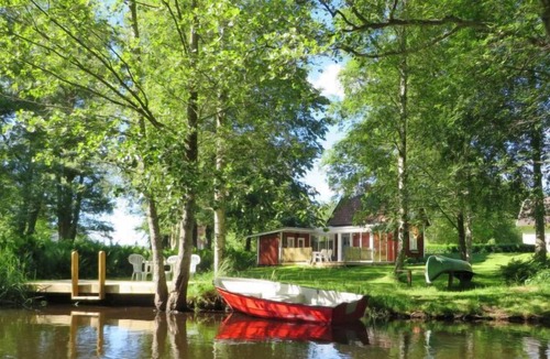Tidaholm House | Vacation home Fröjered Lillstugan (VGT105) in Tidaholm - 4 persons, 1 bedrooms