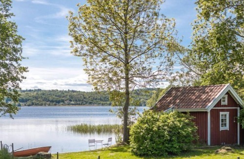 Kaxholmen House | Vacation home Kaxholmen (SND112) in Huskvarna - 3 persons, 1 bedrooms