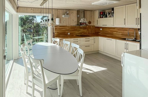 Hervik House | Vacation home with good standard at Nedstrand in Tysvær.