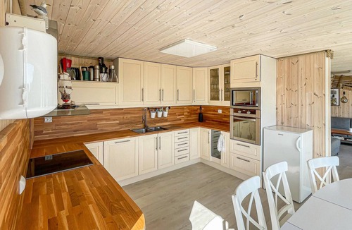 Hervik House | Vacation home with good standard at Nedstrand in Tysvær.