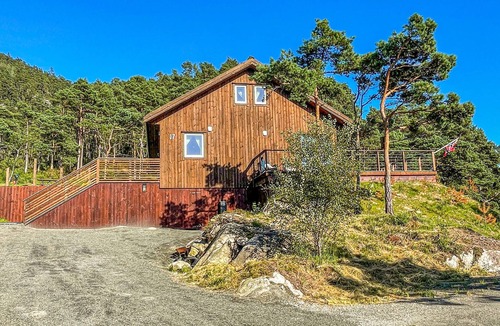 Hervik House | Vacation home with good standard at Nedstrand in Tysvær.