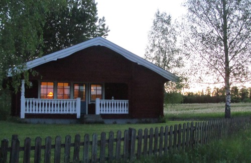 Overbyn Cottage | Vacation house near Hovfjallet, Torsby. Summer by the lake winter on the slopes,