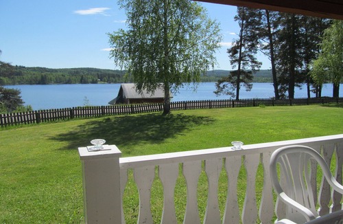 Overbyn Cottage | Vacation house near Hovfjallet, Torsby. Summer by the lake winter on the slopes,