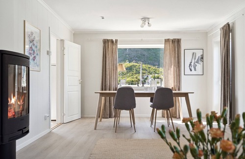 Moskenes House | Valen house in famous Reine