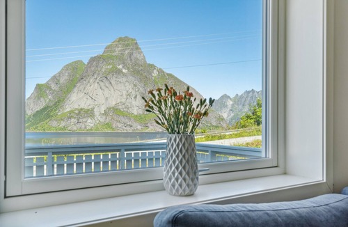Moskenes House | Valen house in famous Reine