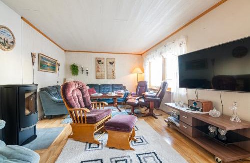 Moskenes House | Valen Retro Home, Reine
