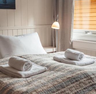 Valldal Hotel | Valldal Fjord Lodge B&B