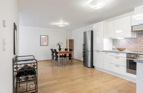 Stavanger Apartment | Vaulen Beach Apartment, Private Entrance and Parking
