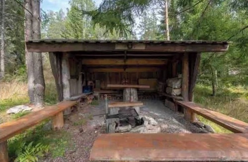 Askim Municipality Cabin | Veslestua - den lille landhandelen ved vannet/Historic Norwegian cabin