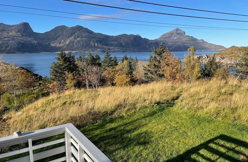 Ballstad Cottage | Vettinghytta, close to the sea with amazing view.