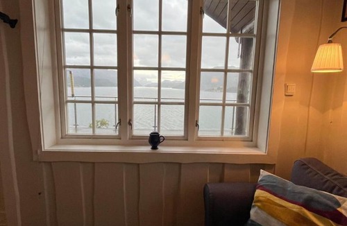 Holmedal House | Views of fjords and mountains with hottub