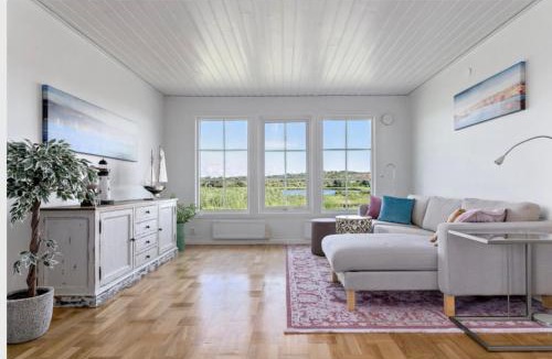 Kampersvik Villa | Villa Bernhardina