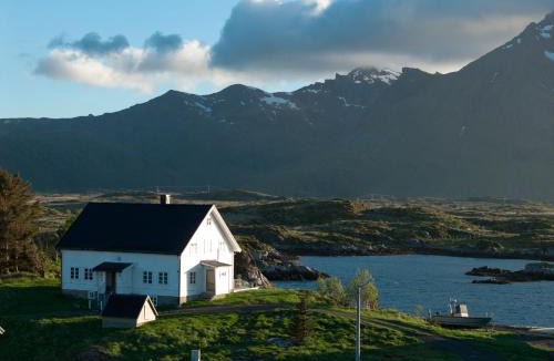 Bostad House | Villa Borgvåg - A unique Seafront Villa in the heart of Lofoten