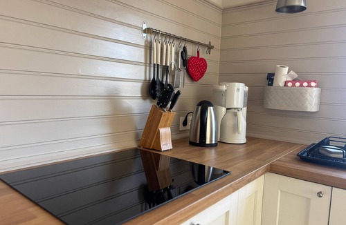 Alsterbro House | Villa Emma – Family-Friendly Holiday Home by the Lake in Småland