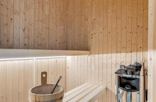 Tromso Villa | Villa Fløylia - Luxurious with Sauna & Sea View