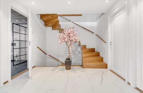 Tromso Villa | Villa Fløylia - Luxurious with Sauna & Sea View