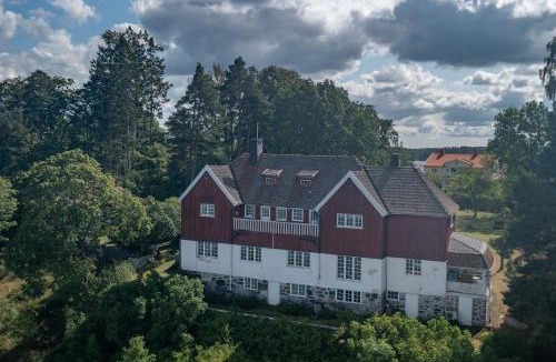 Karlsudd Bed & Breakfast | Villa Hjorthagen B&B, private jetty by the sea at island Edlunda