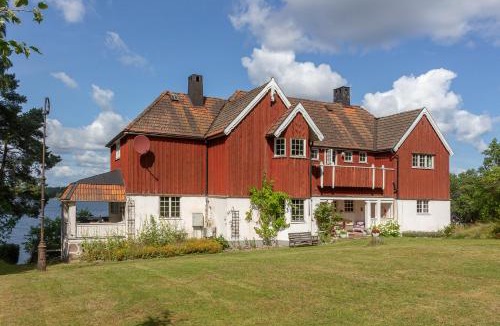 Karlsudd Bed & Breakfast | Villa Hjorthagen B&B, private jetty by the sea at island Edlunda