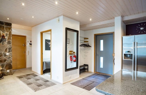 Sirkka Villa | Villa Hutiputti B · Pool · Ski & Golf