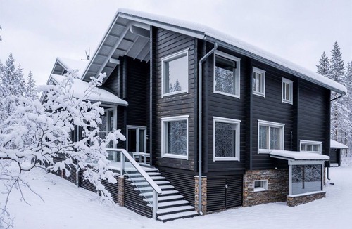 Sirkka Villa | Villa Hutiputti B · Pool · Ski & Golf
