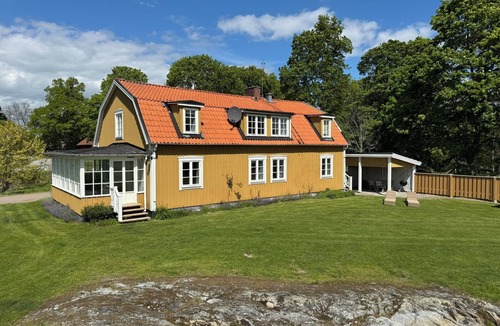 Bro House | Villa in grand environment