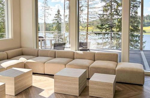 Jamsa Villa | Villa Joutsenranta by the lake Incl WiFi, Terrace, Jacuzzi for extra fee