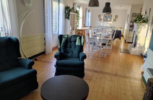 Hultsfred Municipality House | Villa Karllösa - Bed and Breakfast
