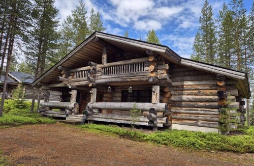 Rukatunturi Villa | Villa Keisarinrinne | Unique Log Villa for Groups