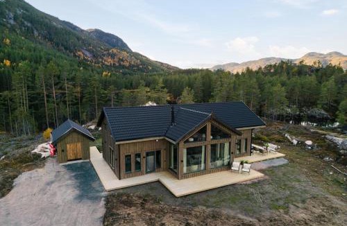 Kviteseid Ski Chalet | Villa Lakehouse Moss with sauna, boat & jacuzzi