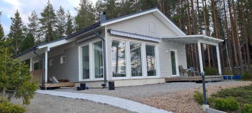 Parkano Villa | Villa Lakeside Luxe
