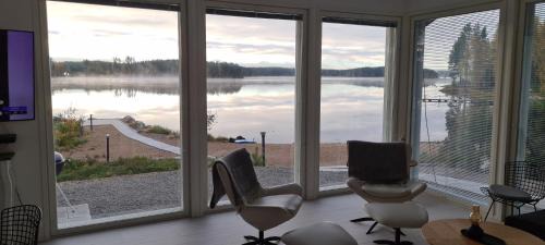 Parkano Villa | Villa Lakeside Luxe