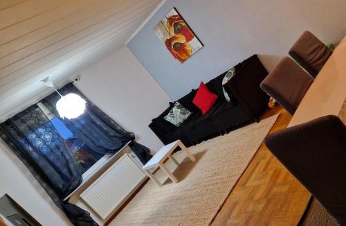 Marieberg Villa | Villa med egen parkering. Möjlighet att boka från 1 och upp till 5 personer.