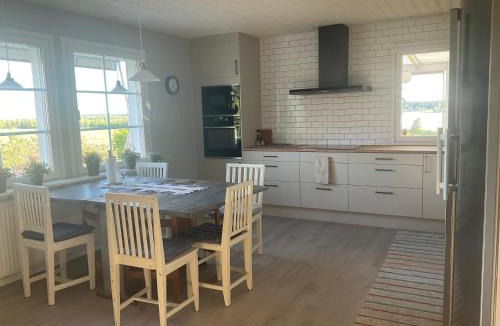 Fors Villa | Villa med sjöutsikt